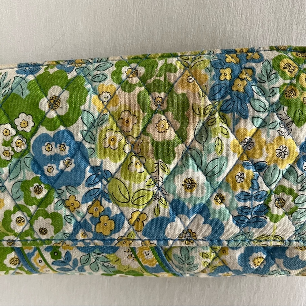 Vera Bradley Travel ID Passport Wallet Magnetic English Meadow Blue Yellow - Picture 3 of 8